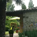 D'hotes La Chabriere Bed & Breakfast