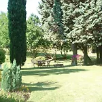 D'hotes La Chabriere Bed & Breakfast